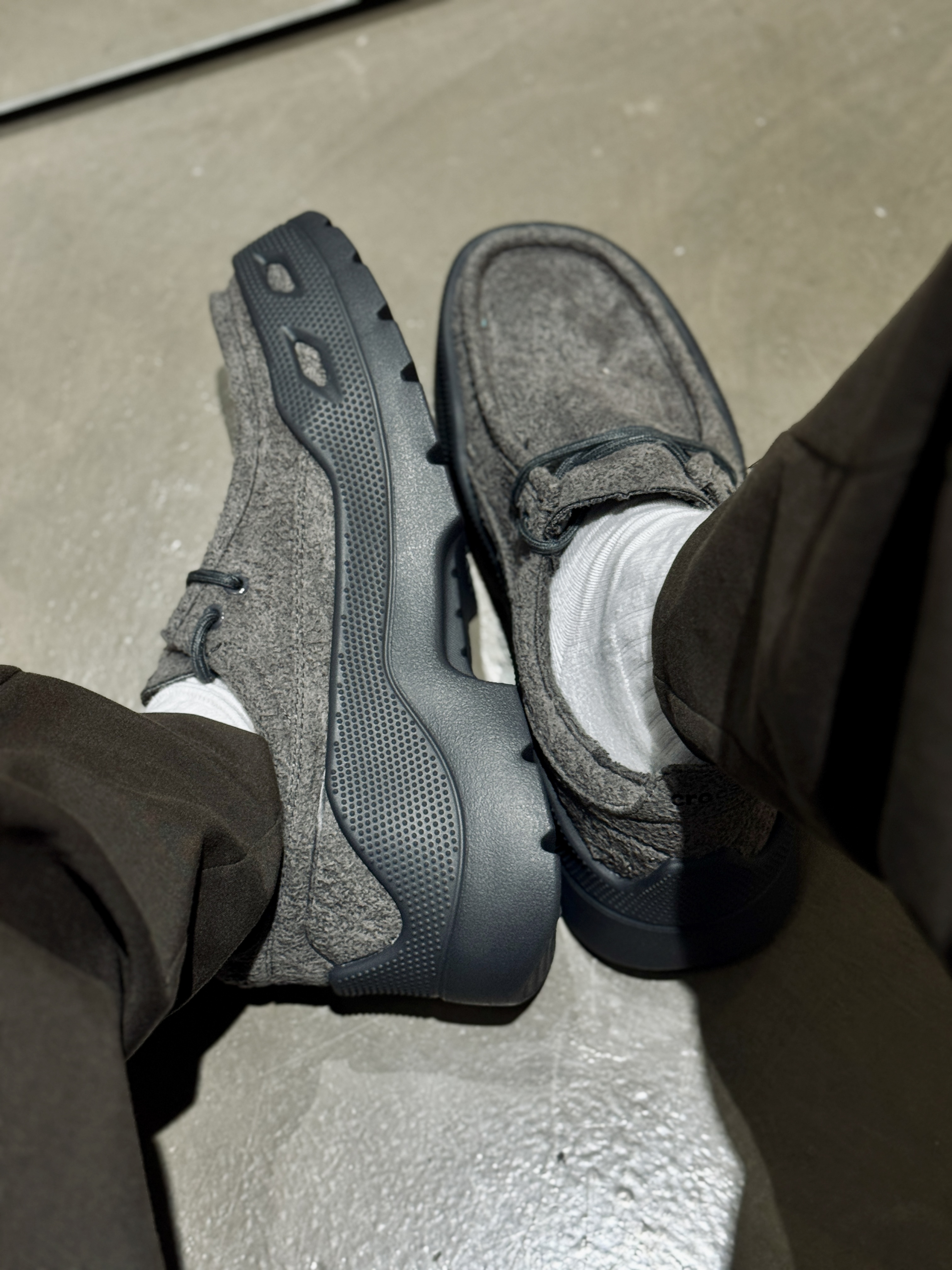 現貨] Crocs Gallery Shoe Black Sand