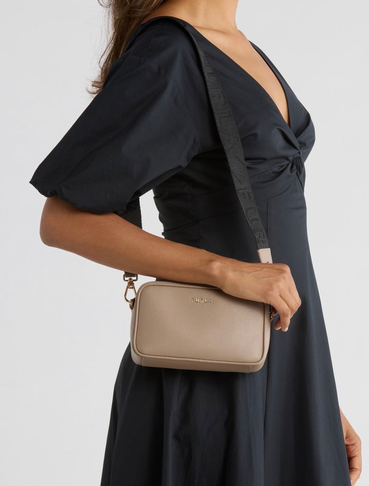 【預購】Furla K1125898 Classic XL 斜咩包