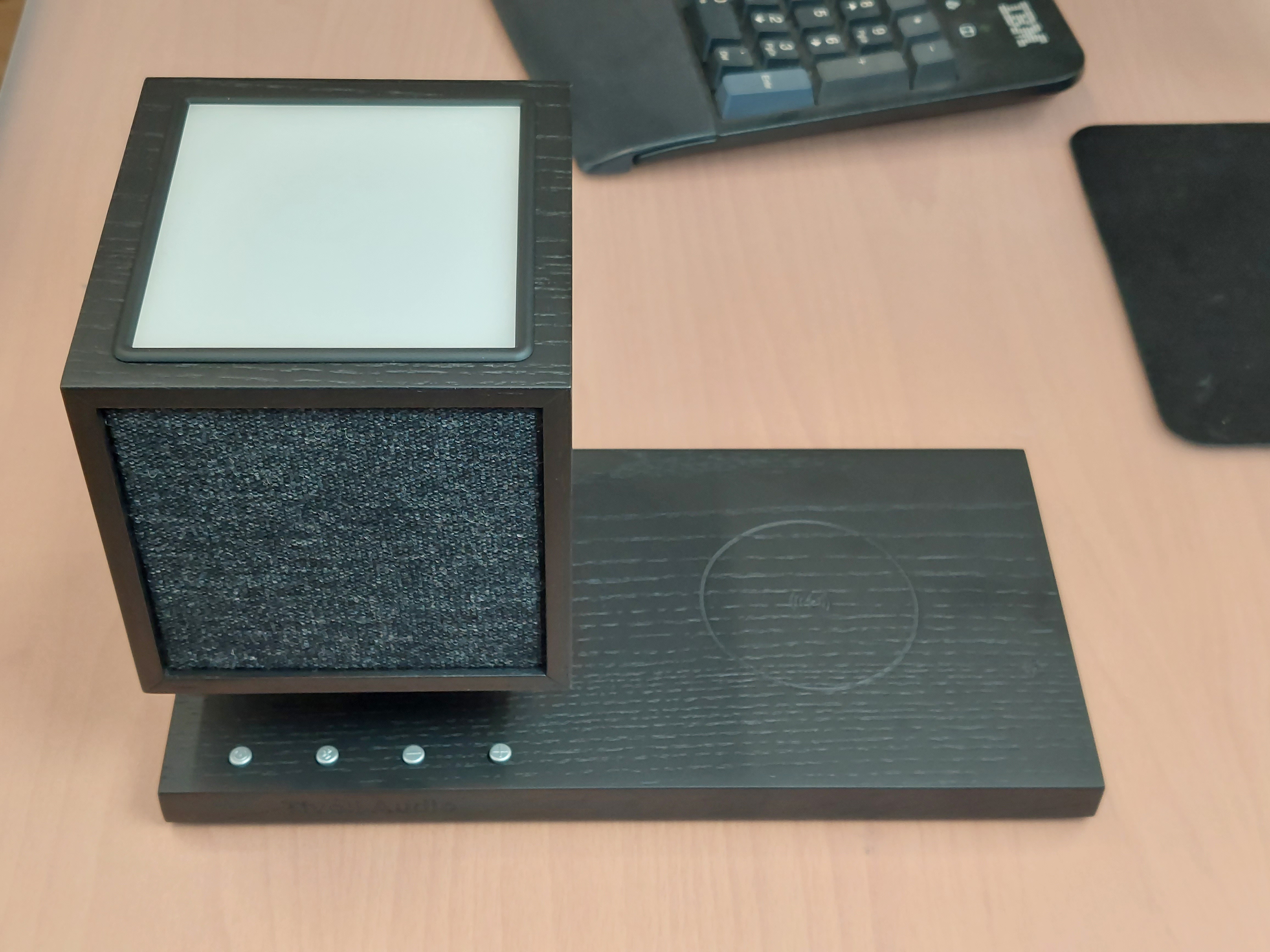 S級福利品｜Tivoli Audio Tivoli Audio Revive 藍牙夜燈 QI 喇叭 【黑木紋】H084216436 0422