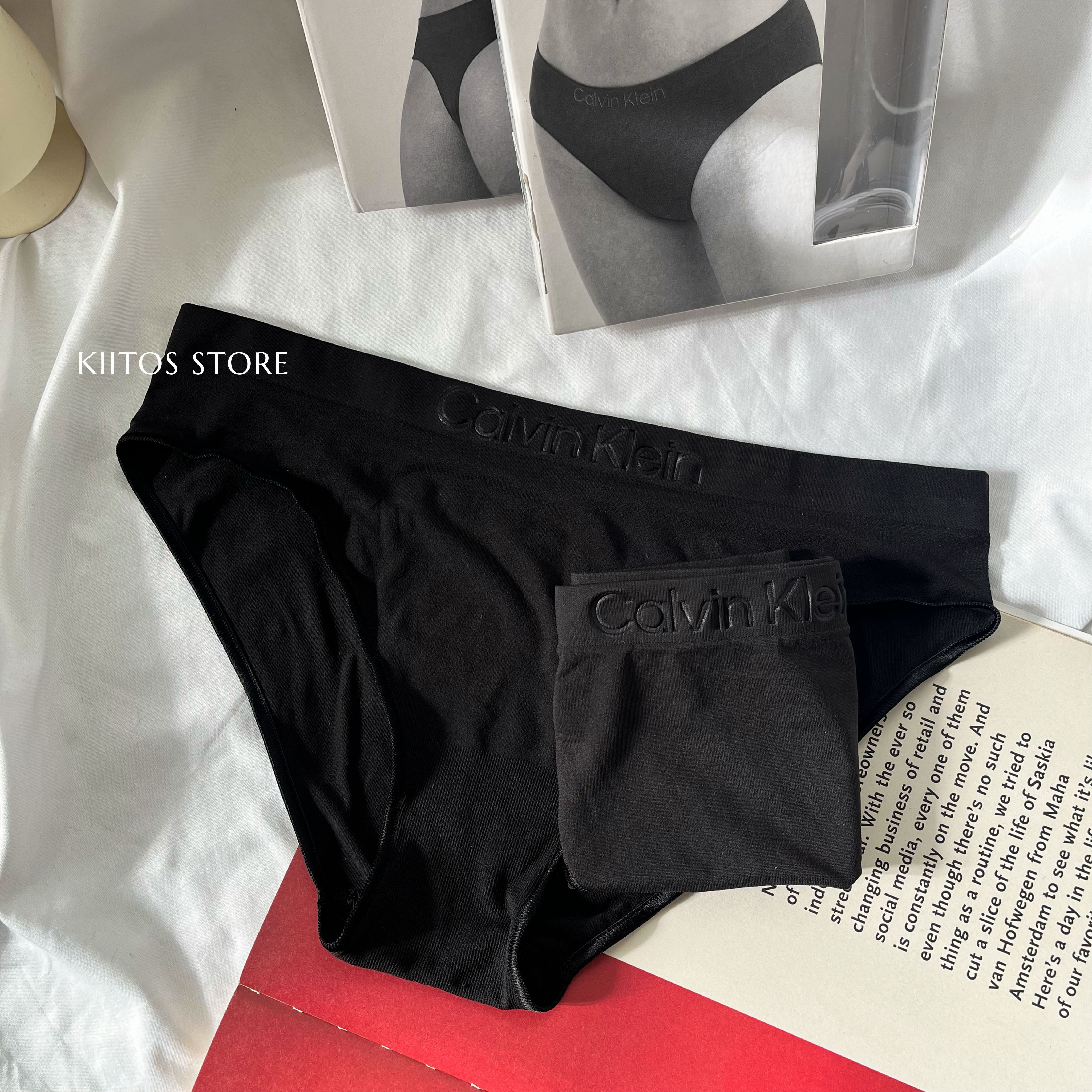 【5/29 - 5/31 週末優惠】Calvin Klein CK 彈力款Bikini 褲頭壓印經典CK Logo 低腰比基尼 丁字褲 性感小丁 女生內褲