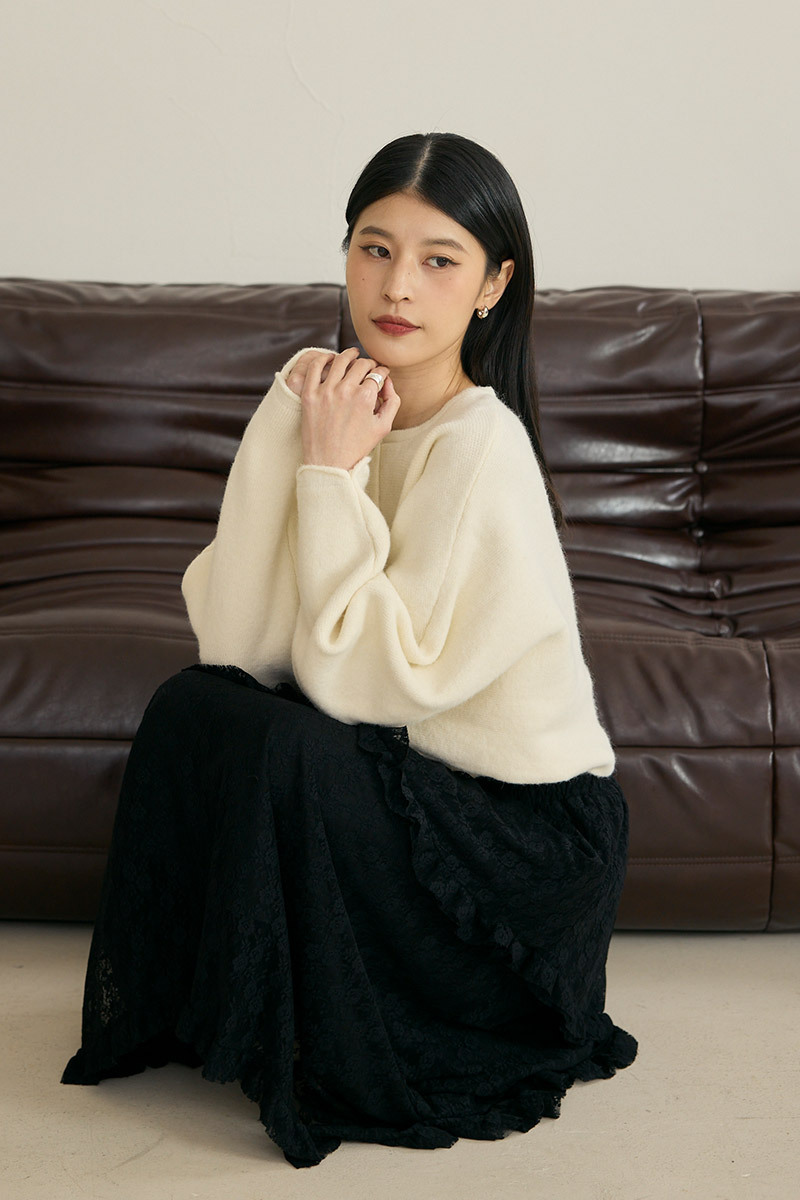 不對稱下擺蕾絲壓花長裙