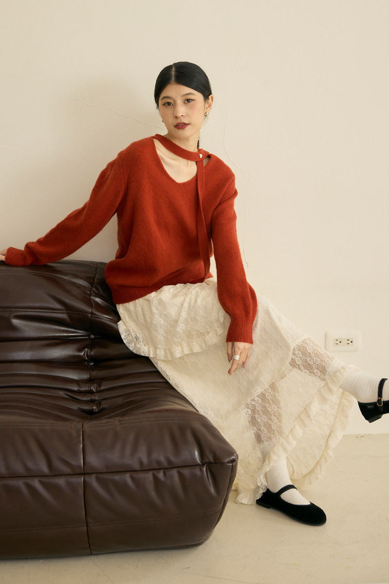 不對稱下擺蕾絲壓花長裙