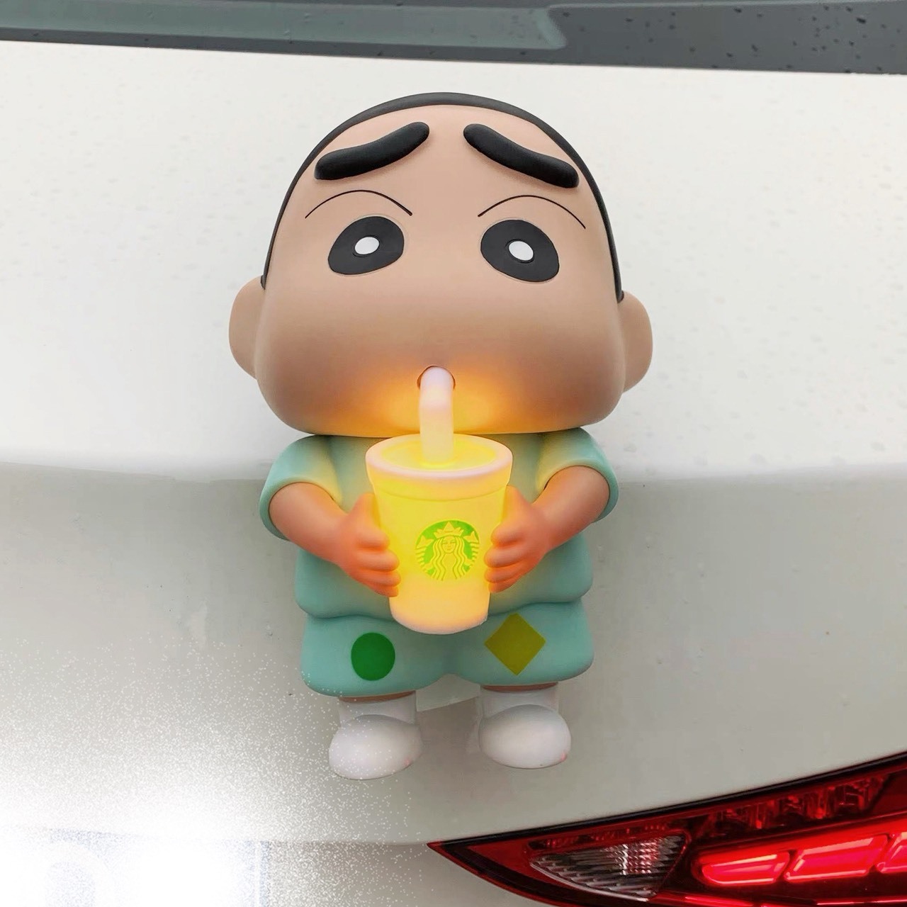 愛喝飲料 蠟筆小新 可發光 車尾掛件