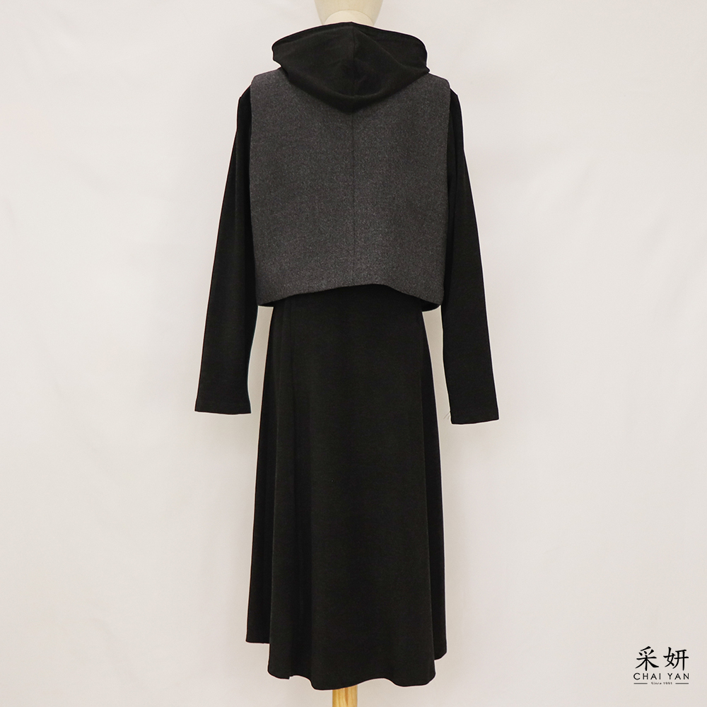 二件式 毛氈背心+刷絨長袖連帽連衣裙