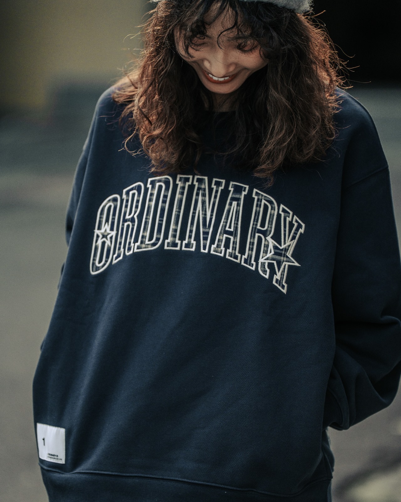 Ordinary 格紋貼布繍Logo大學Tee