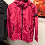 [S] DKNY WILDBERRY LOGO-EMBELLISHED HOODED JACKET, DP5J9488-WBR (SD1622)