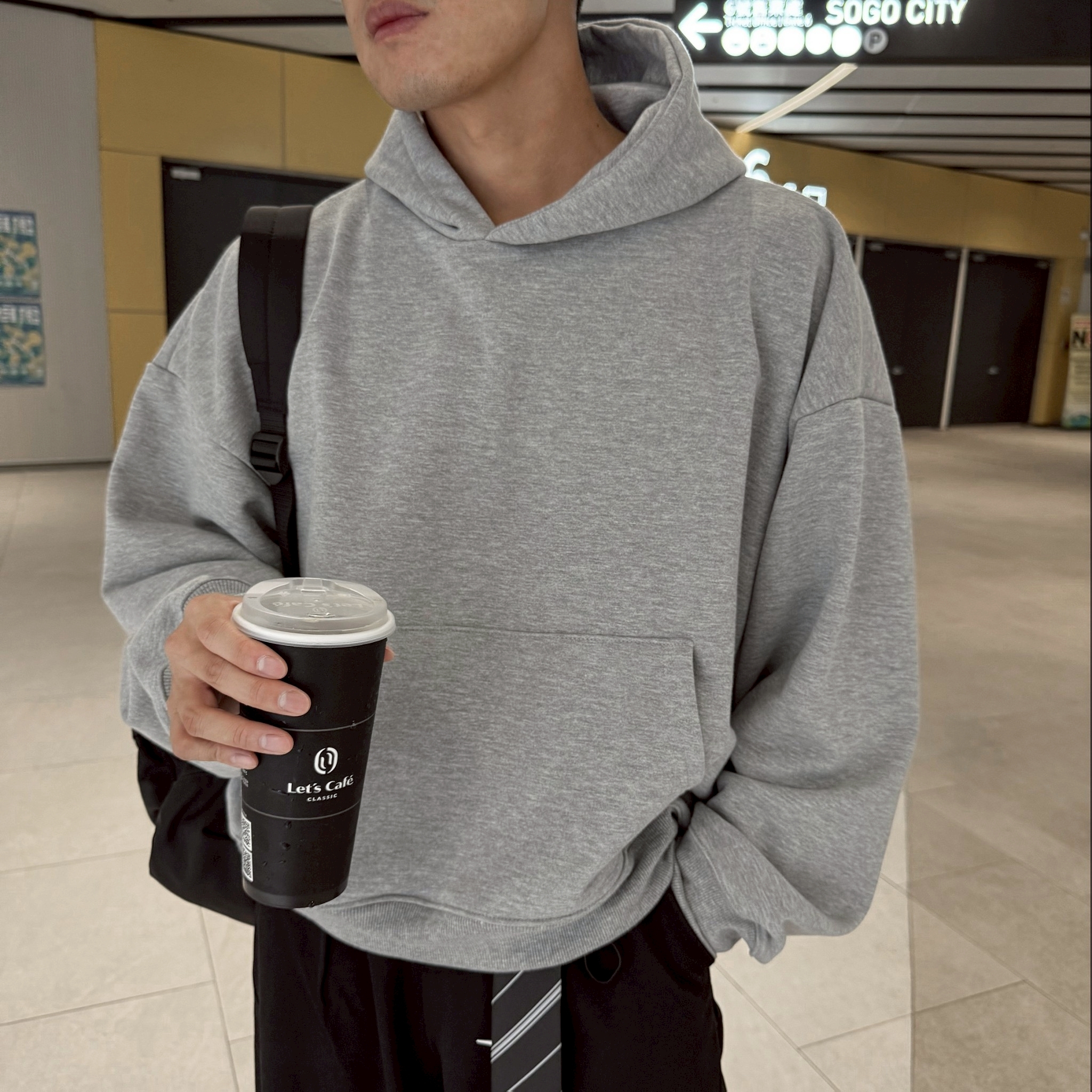 『RB』垂感重磅魚鱗布素面短寬帽TEE