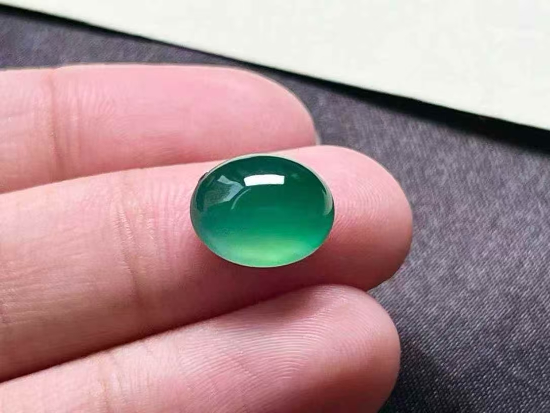 1117360 翡翠陽綠蛋面