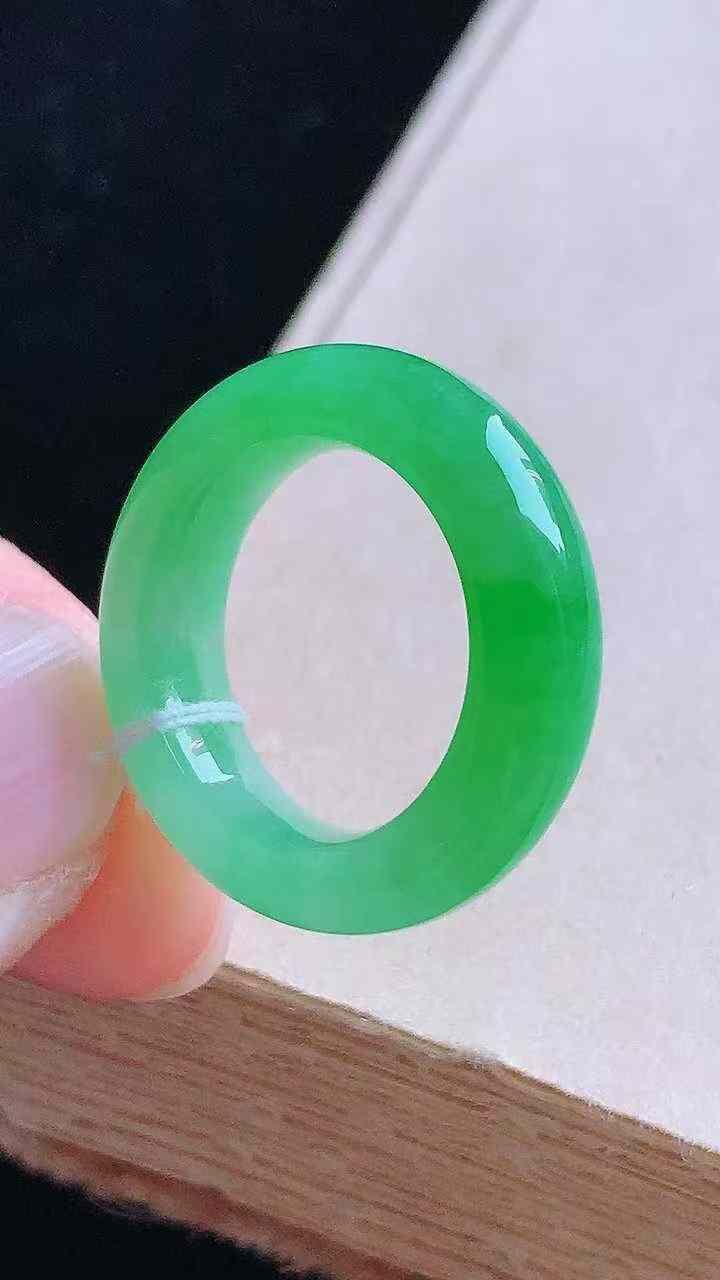 1117579 翡翠冰陽綠戒圈 (圈口 12號)