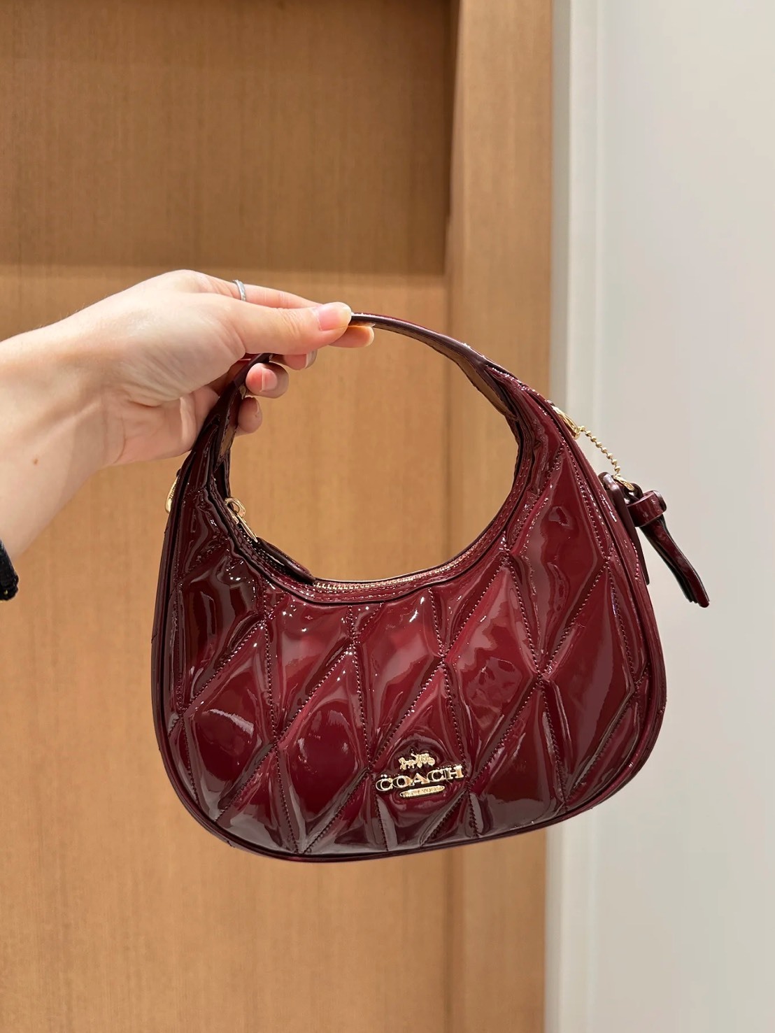 COACH CARMEN 20 迷你 漆皮 月亮包