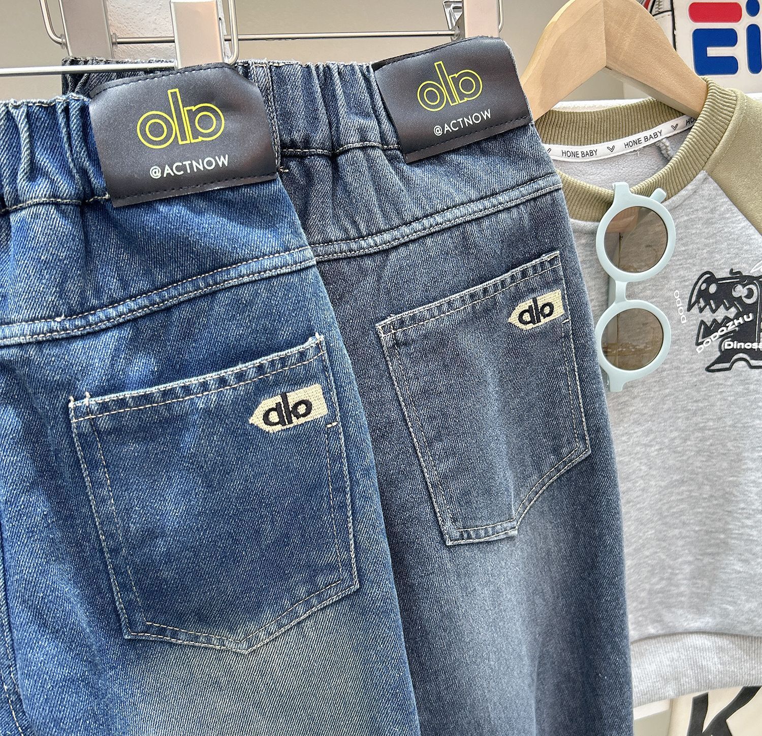 《2402》寒流必備~超厚保暖刺繡牛仔褲(100-150)