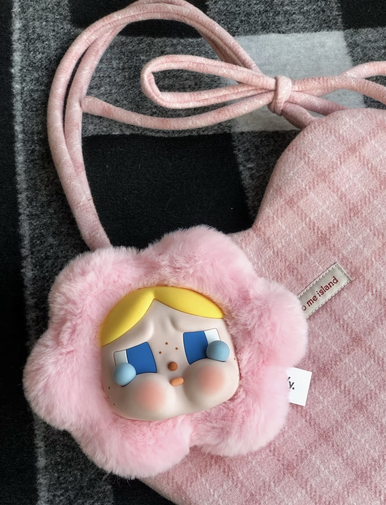 代購-泡泡瑪特 CRYBABY 花花毛絨耳機包