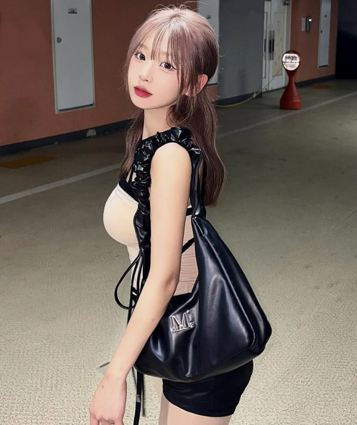 韓國🇰🇷連線 MUCENT Metal Logo 褶皺斜背包 肩背包 單肩包 (任買兩件711免運)/預購