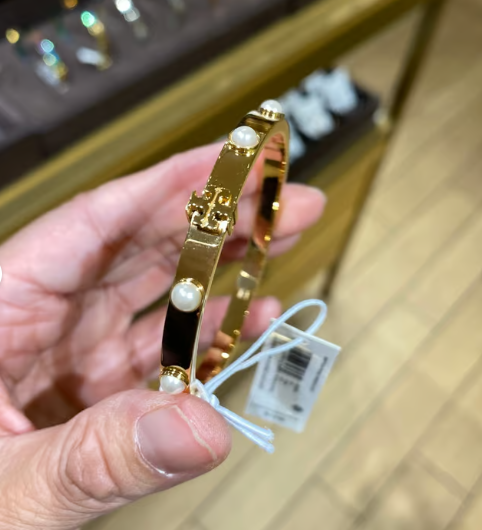 PS86 Tory Burch 155391 Britten Pearl Hinged Cuff Tory Gold/Pearl 137