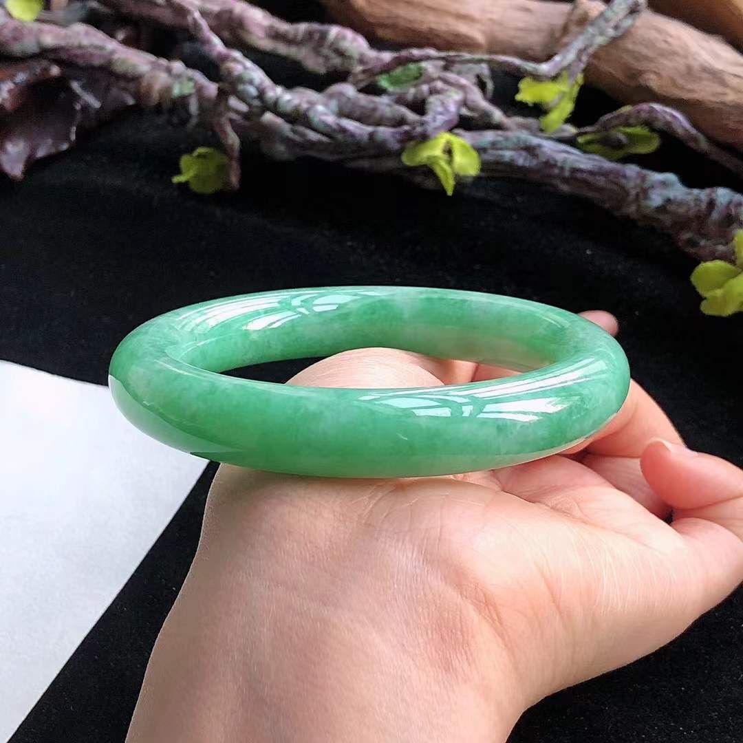 11172634 58.2mm翡翠冰糯滿色果綠圓條手鐲 (58-60)