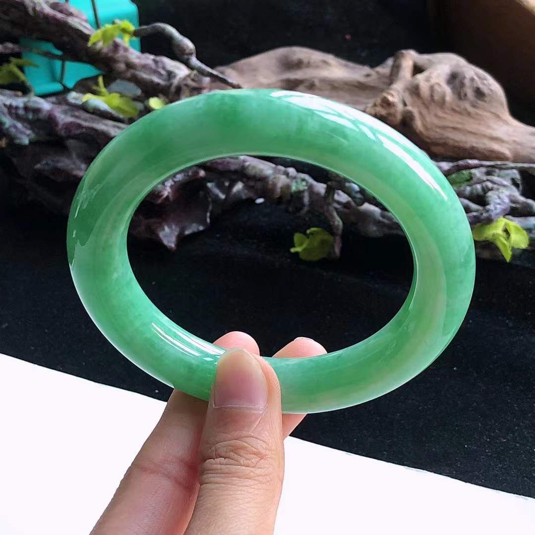 翡翠冰糯滿色果綠圓條手鐲,天然翡翠A玉, 緬甸玉, Jade, Jadeite