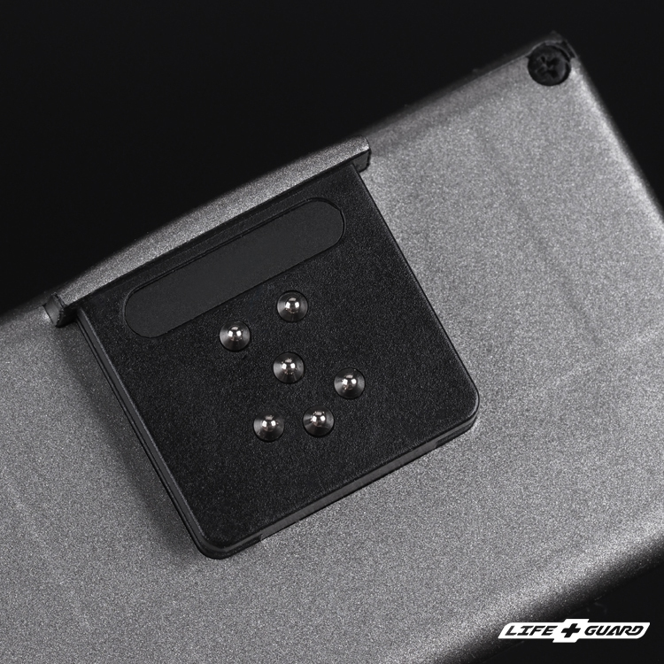 LIFE+GUARD 貼膜安裝示意，適用 RICOH GF-2