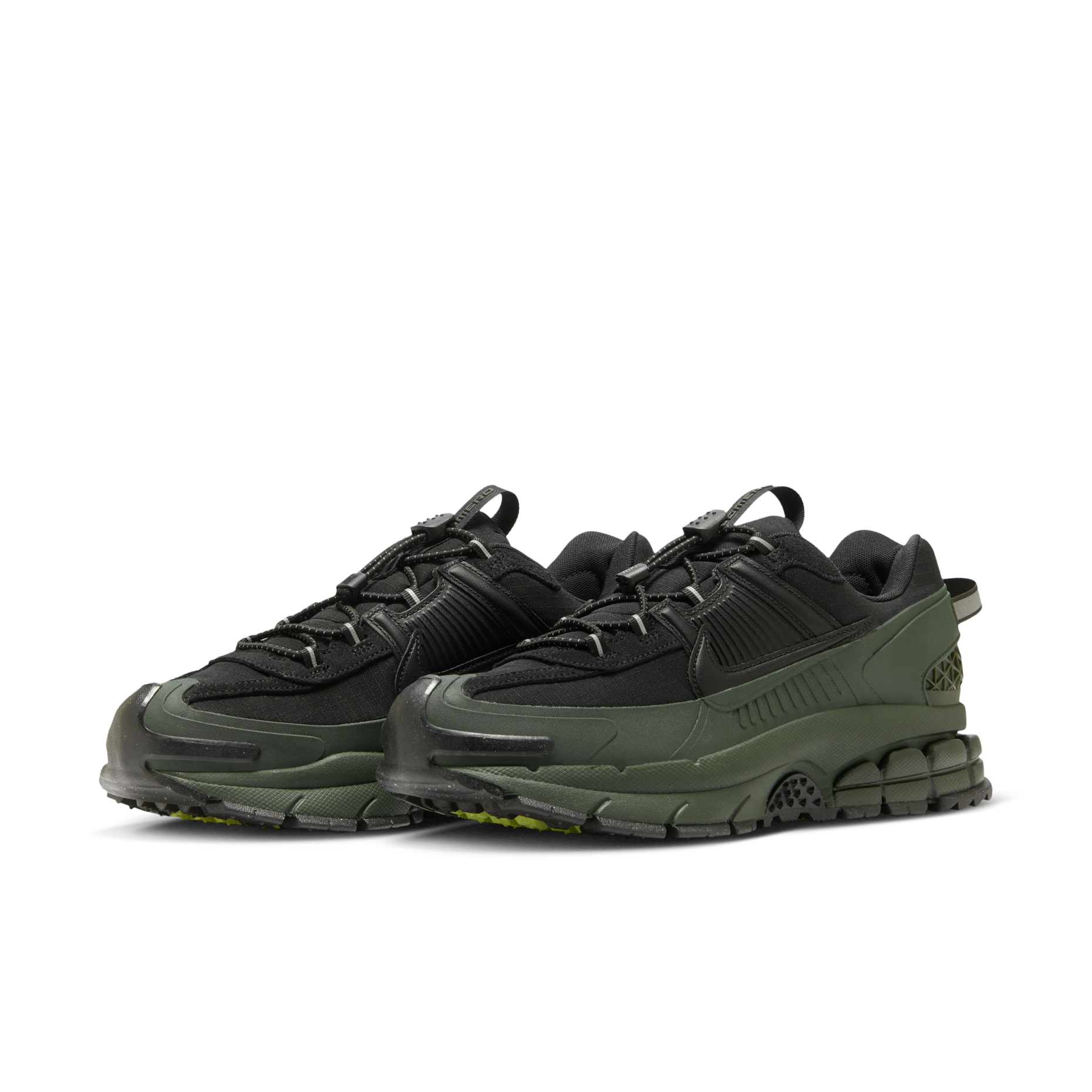 男鞋 NIKE ZOOM VOMERO ROAM 綠黑色 增高 耐磨 異材質拼接 栓扣式鞋帶 休閒鞋【FV2295-300】