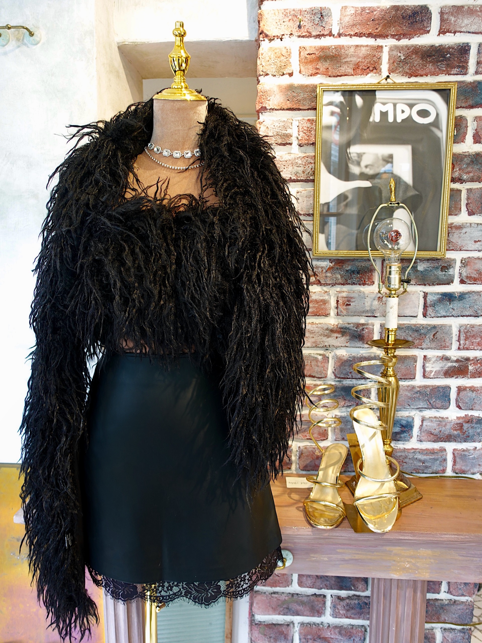 Black黑色Vegan皮草毛毛平口上衣