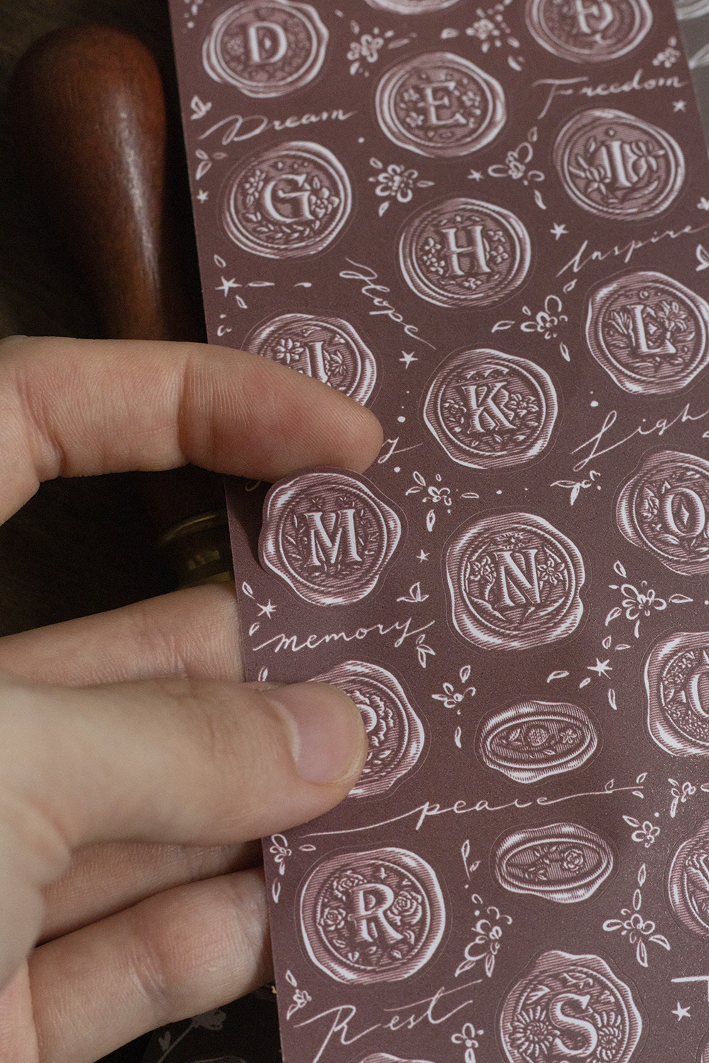 樂意Loi．A~Z封蠟貼 7cm割型模造紙膠帶 <整捲/分裝>