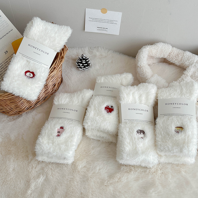 《6406》♾️水貂毛卡通刺繡白色中筒襪