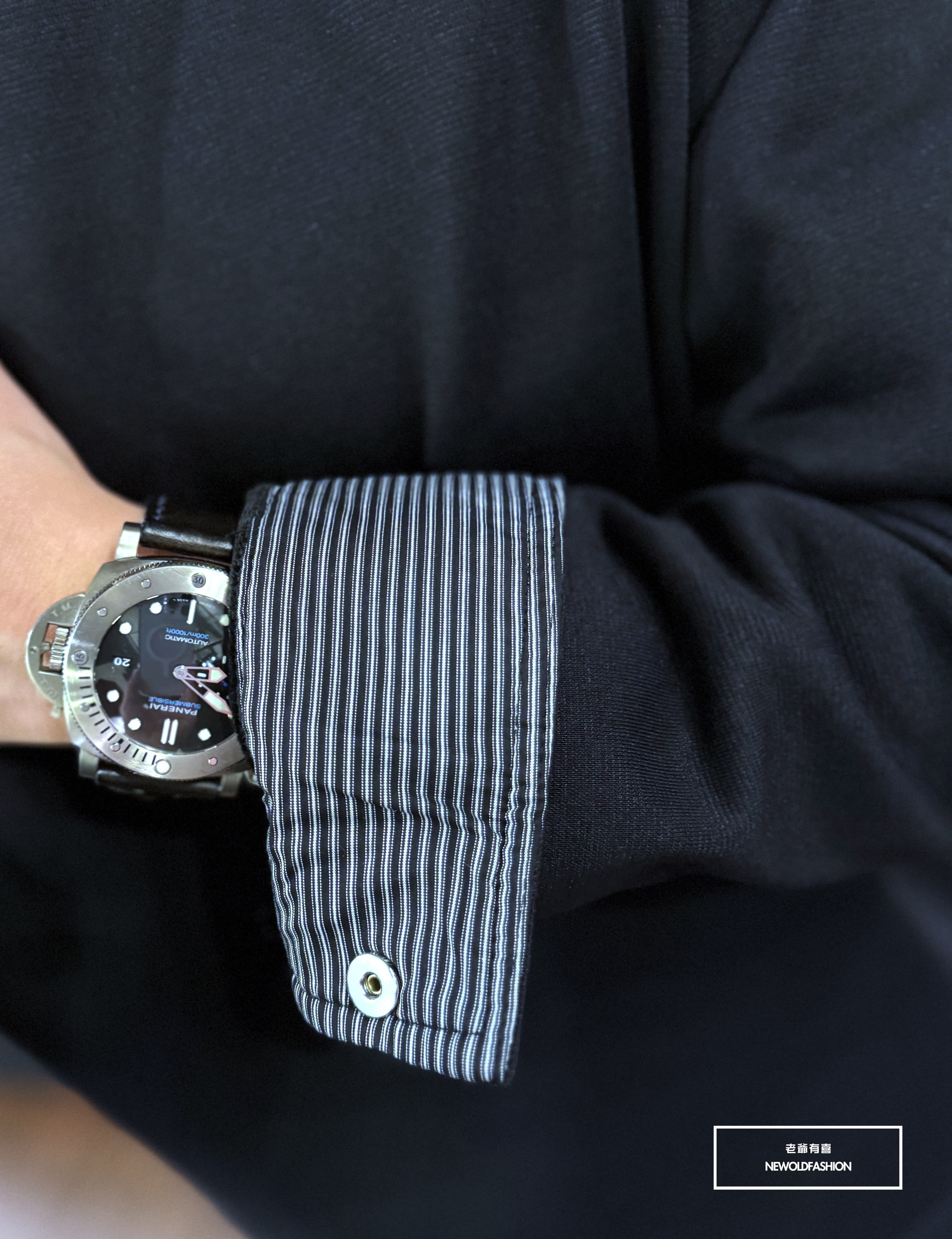 『新品上市』重磅撞色條紋拼接刷毛大學T(NOF2511Z6010)-黑