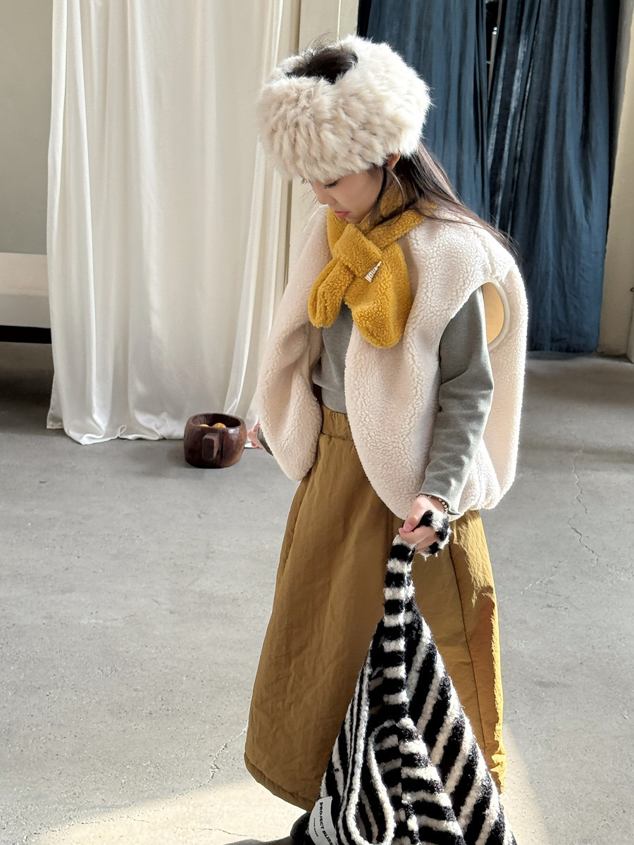 扭扭抽摺羊羔毛背心