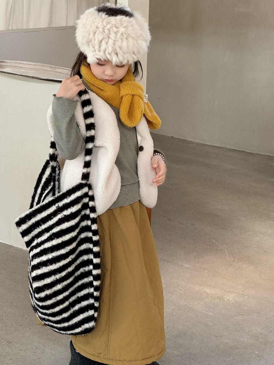 扭扭抽摺羊羔毛背心