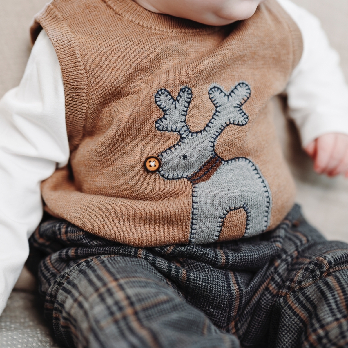 〖 Hust & Claire 〗咖啡馴鹿寶寶針織背心