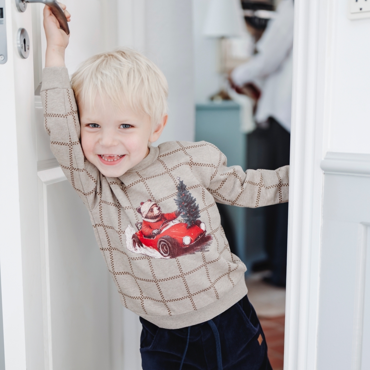 〖 Hust & Claire 〗淺咖格紋聖誕熊熊刷毛上衣