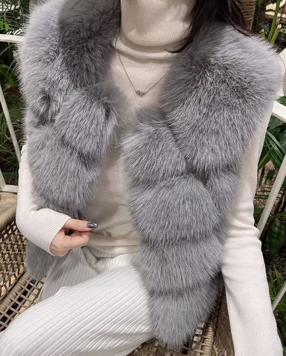 毛絨絨感層次皮草圓領背心外套 / 4色