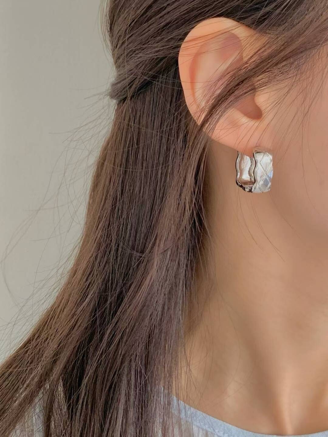 質感銀小香風菱格壓紋方框造型耳環