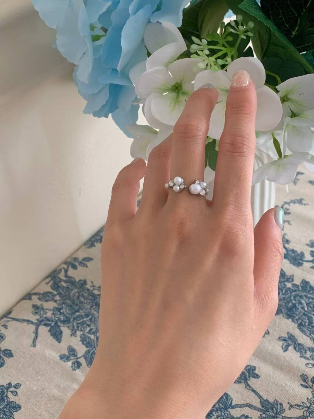 質感銀大小珍珠水鑽造型C字戒指