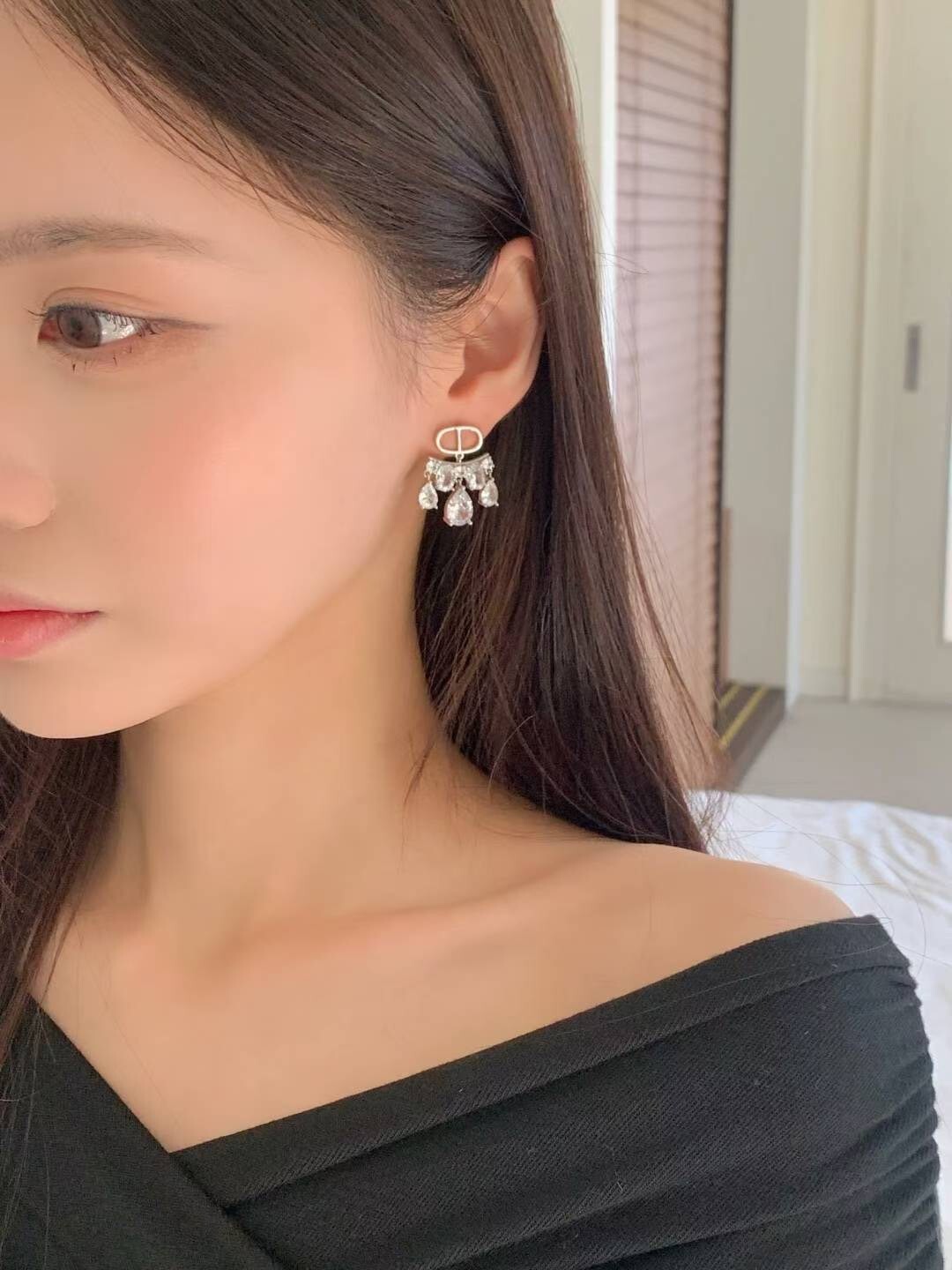 豬鼻子接水滴滿鑽造型垂墜耳環