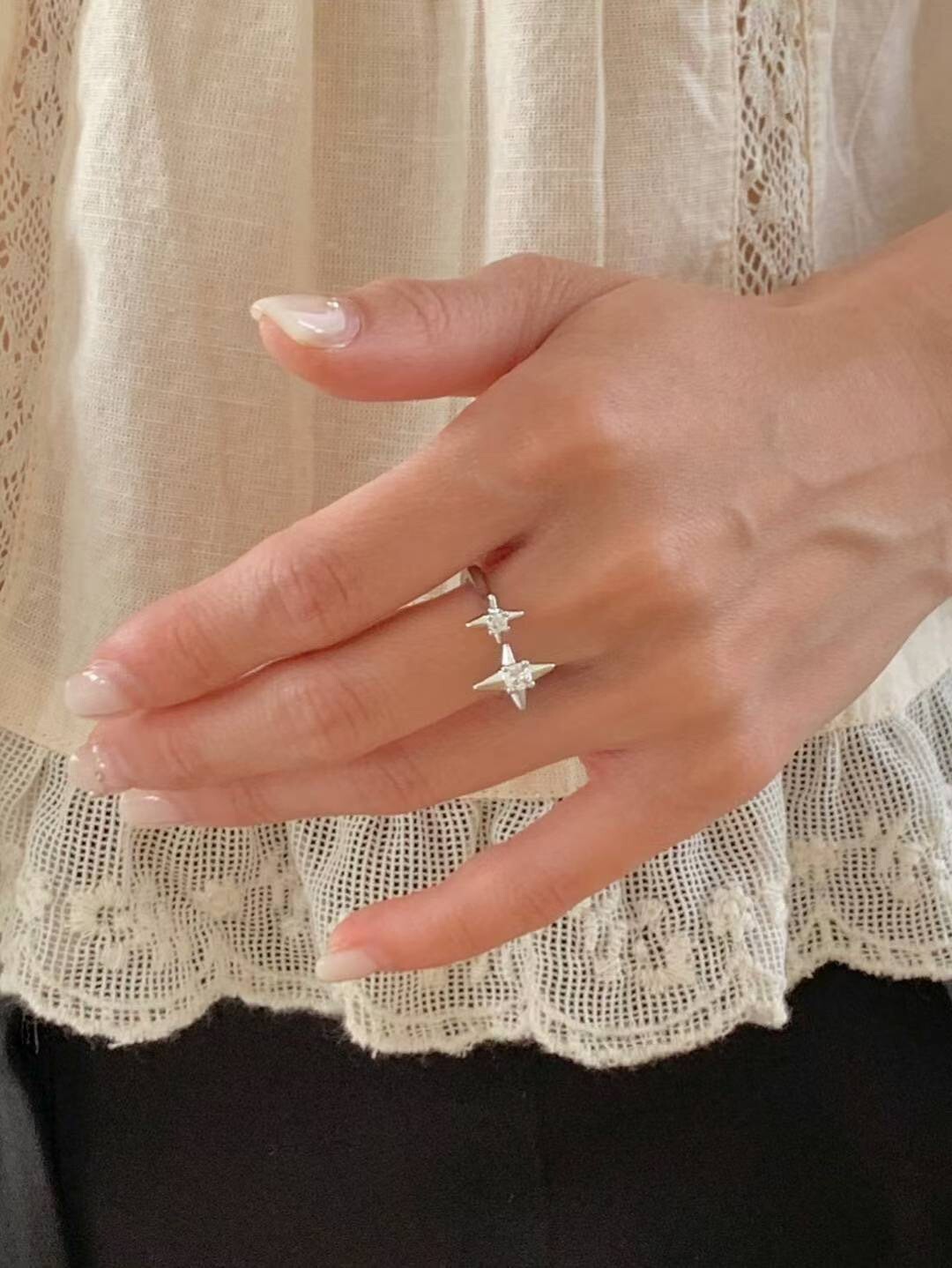 質感銀大小星辰造型C字戒指