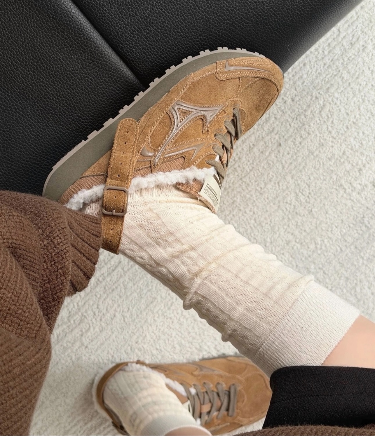 Mizuno Sportstyle LG 60S Slipper 沙色毛毛款懶人拖鞋