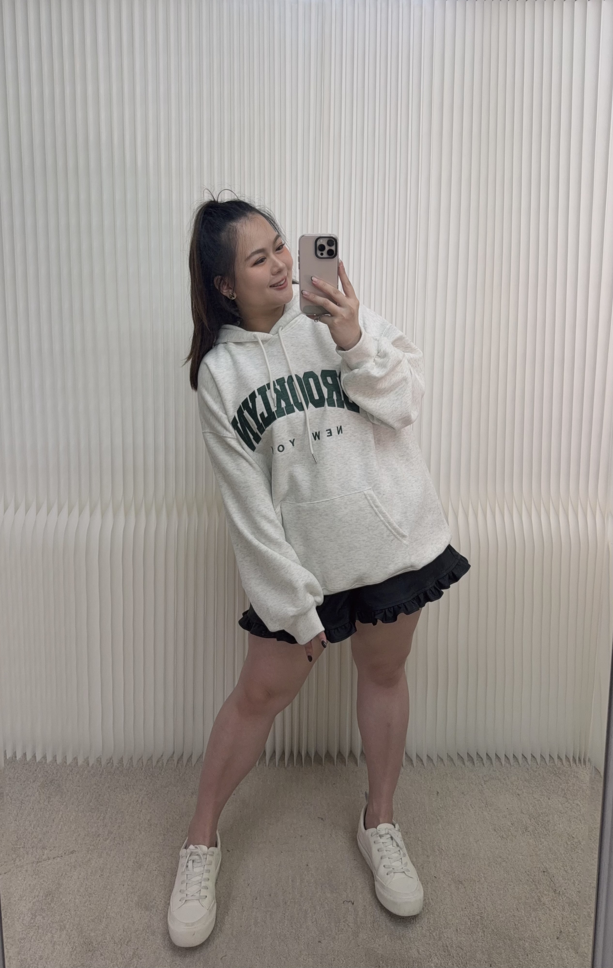 34.霧面荷葉邊皮短褲