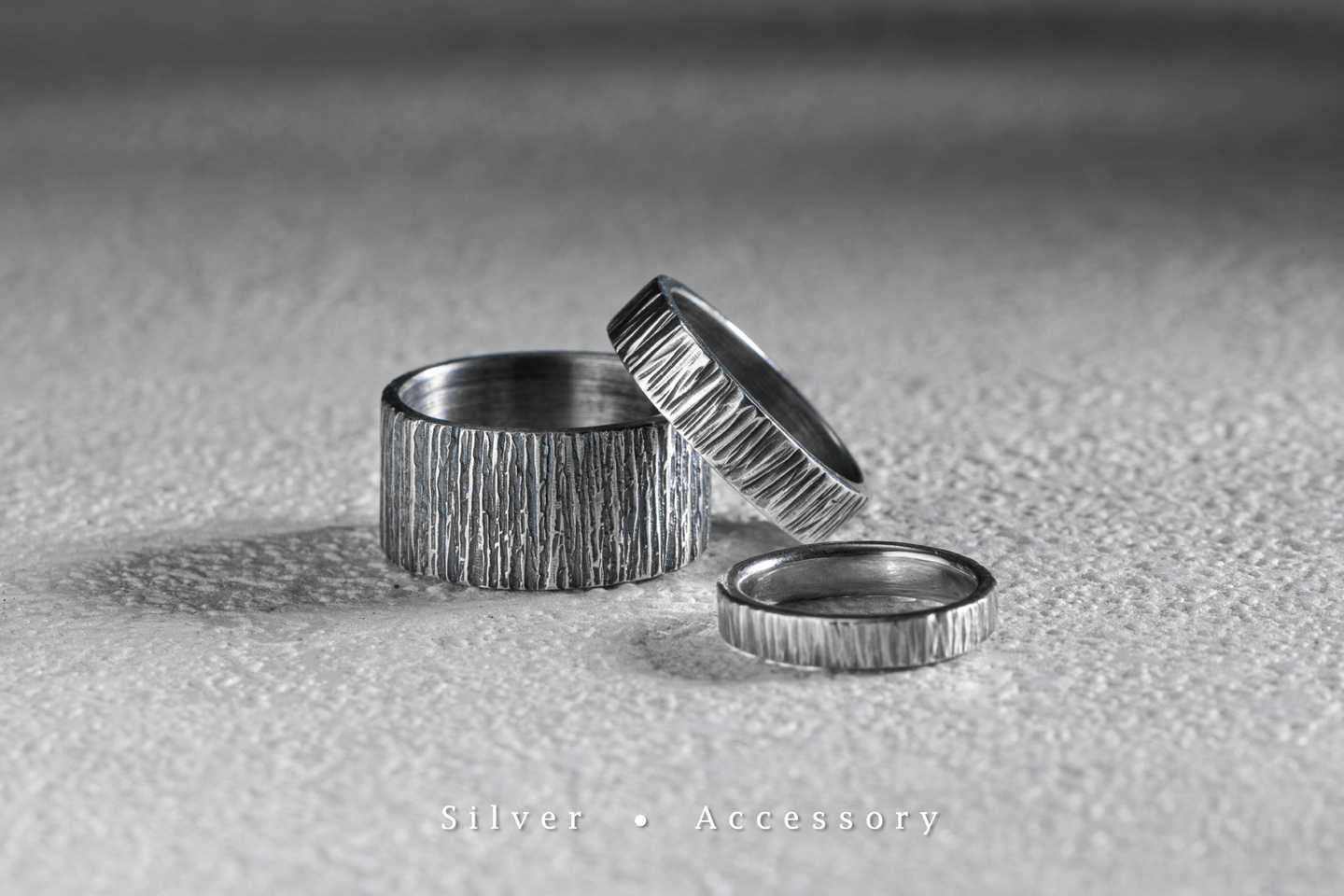 情侶對戒推薦|鍛敲歲月 足銀戒指,手工敲擊紋路、寬窄版可選、可刻字客製