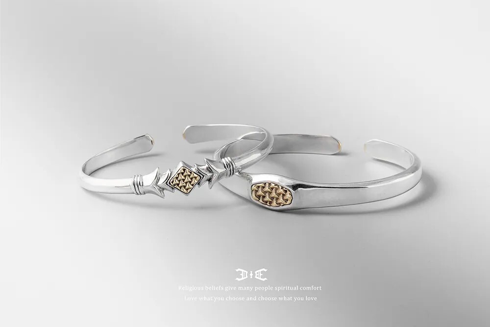 情侶手環推薦|925純銀山紋甲誓約手環一對,銀色開口設計搭配黃銅紋路圖騰