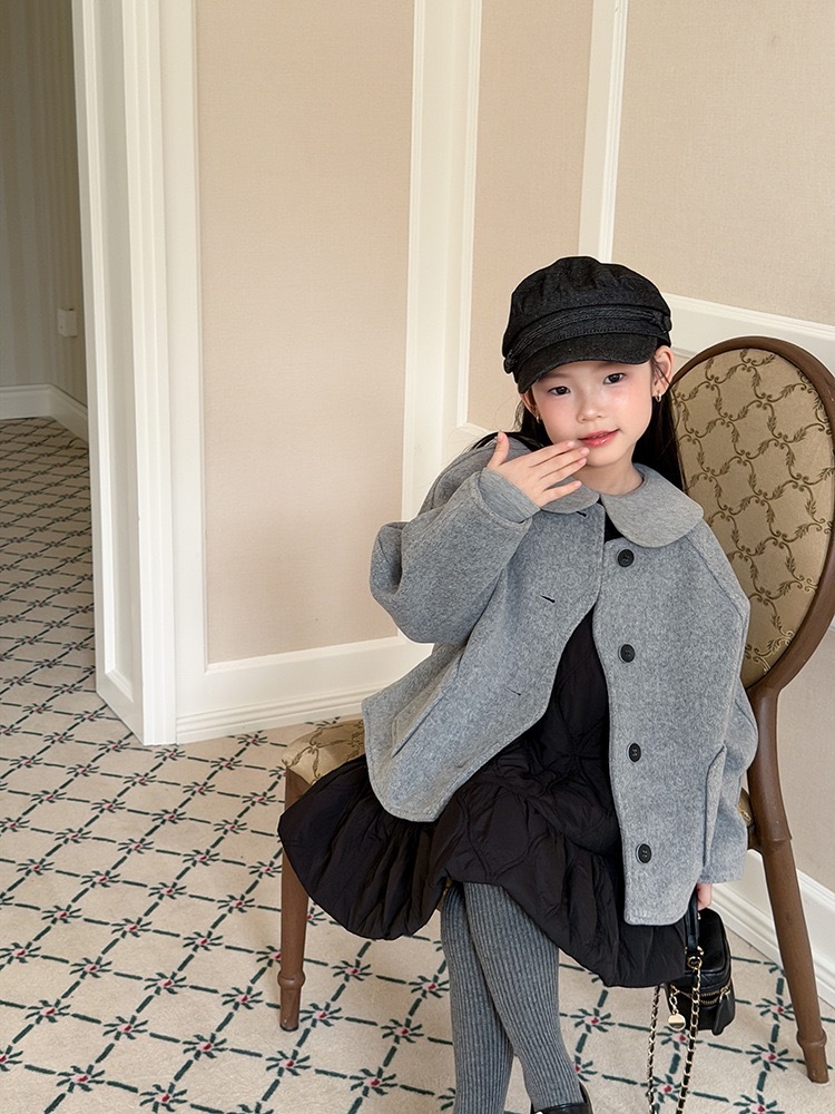 精緻女孩灰色毛呢外套