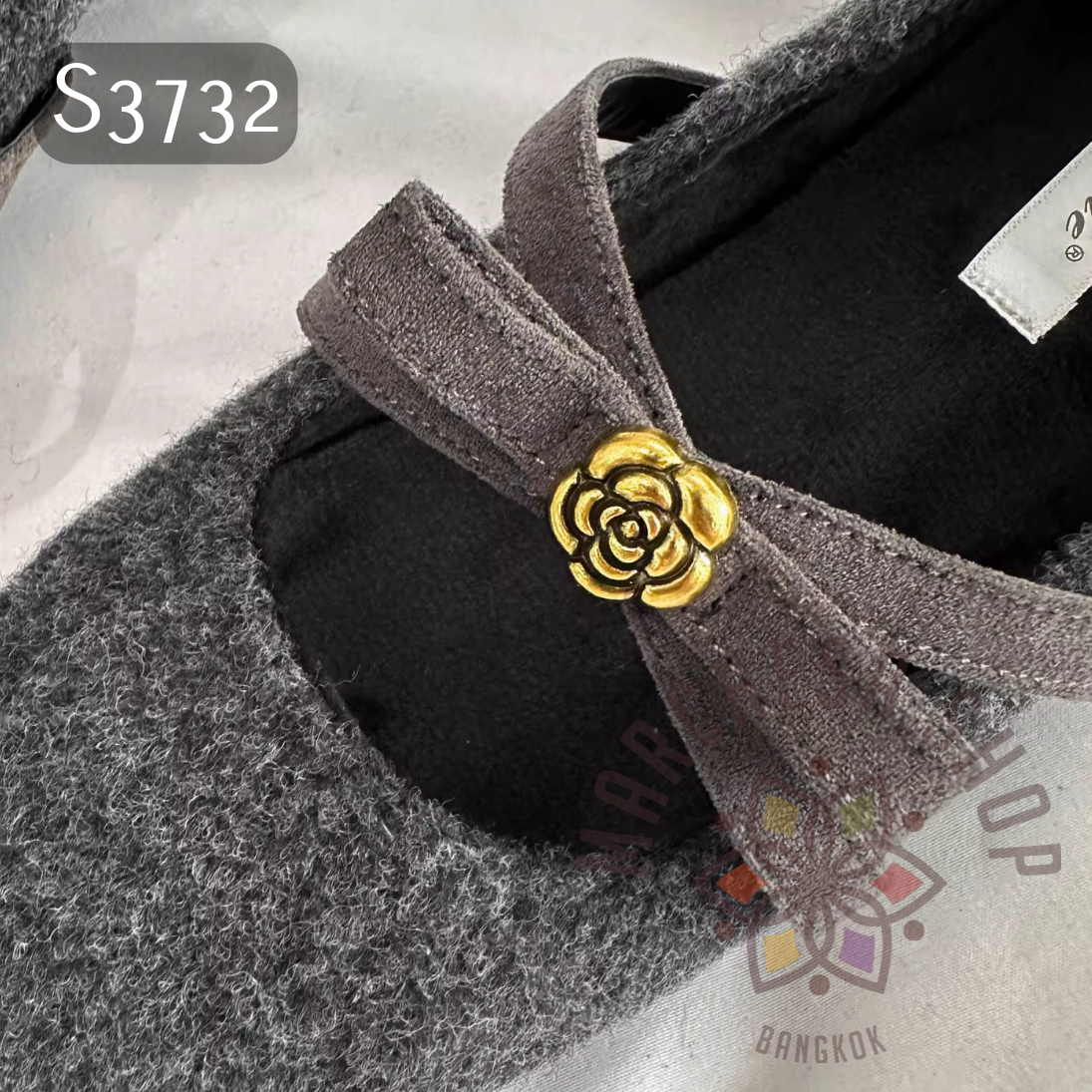 S3732 - 頭層牛皮毛絨山茶花交叉帶內增高方頭鞋