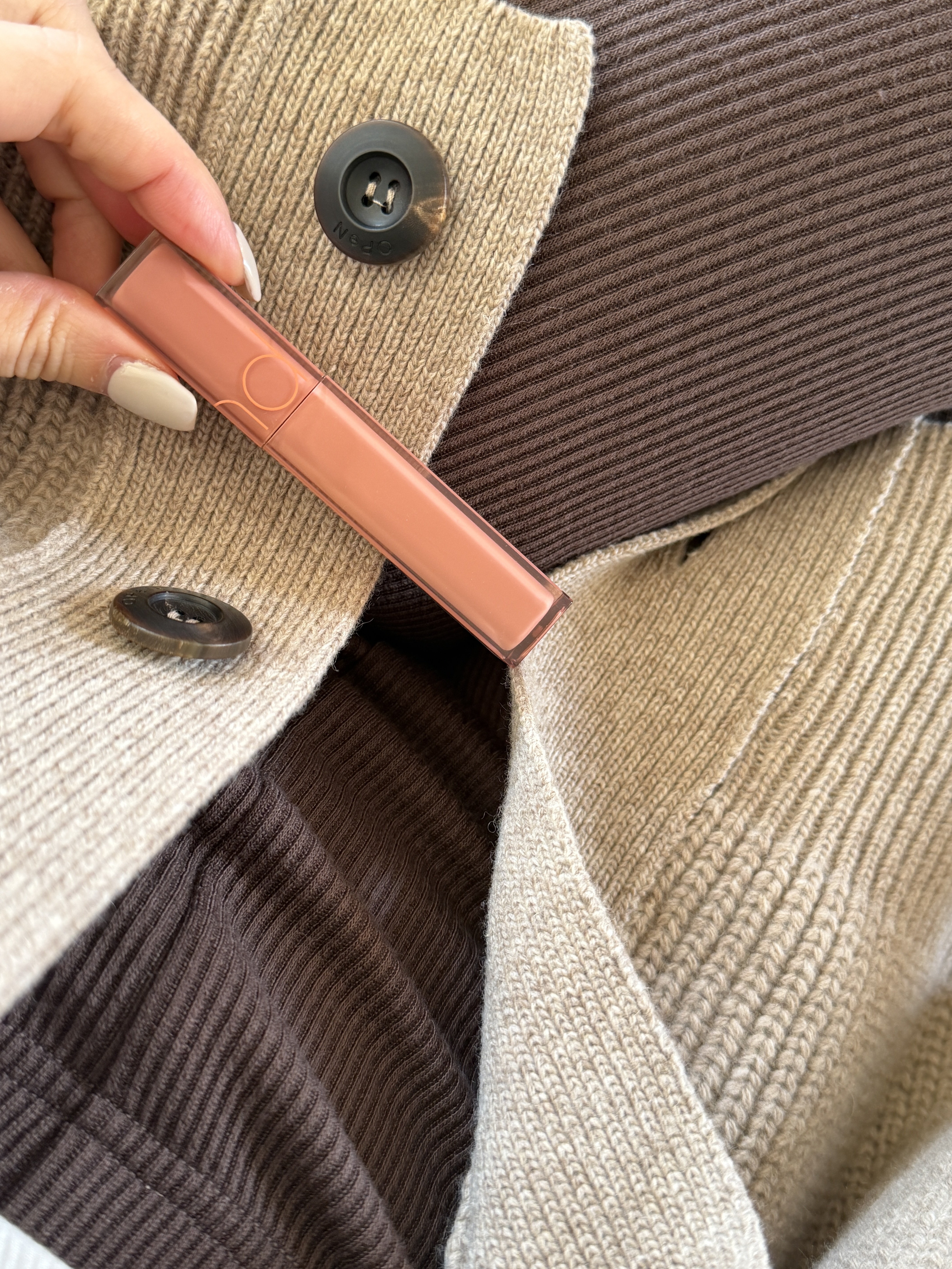 Ranie選品🇰🇷 亮色玫瑰波唇