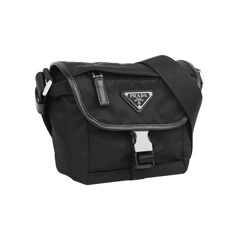 【Prada】銀色三角牌Logo 再生尼龍釦式小斜背包(黑色)