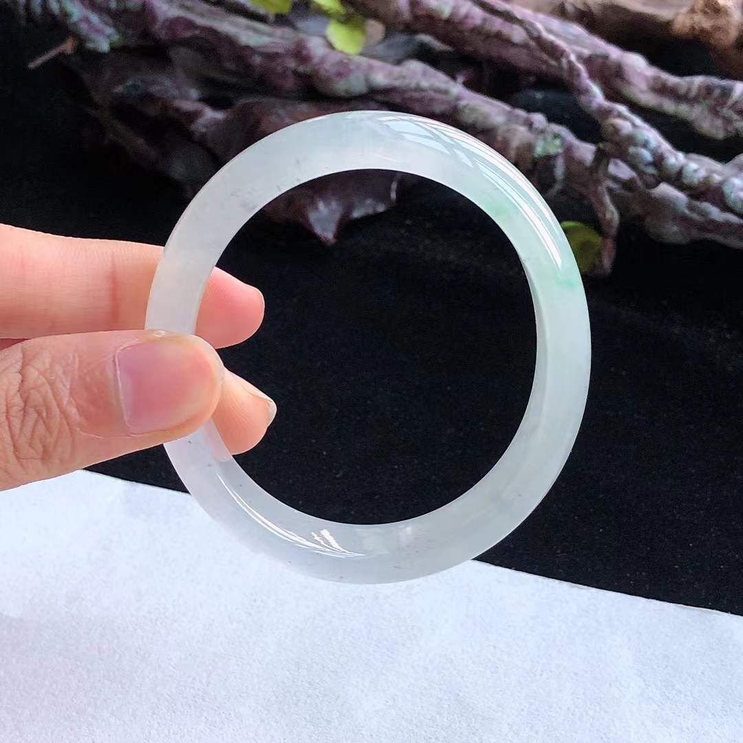 11172635 51mm翡翠冰糯烏雞飄綠貴妃手鐲 (50-52)