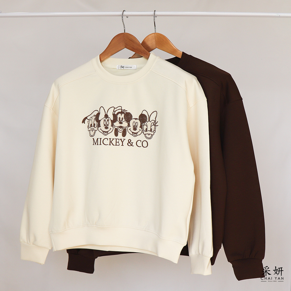 落肩卡通家族字母刺繡滑棉圓領長袖上衣