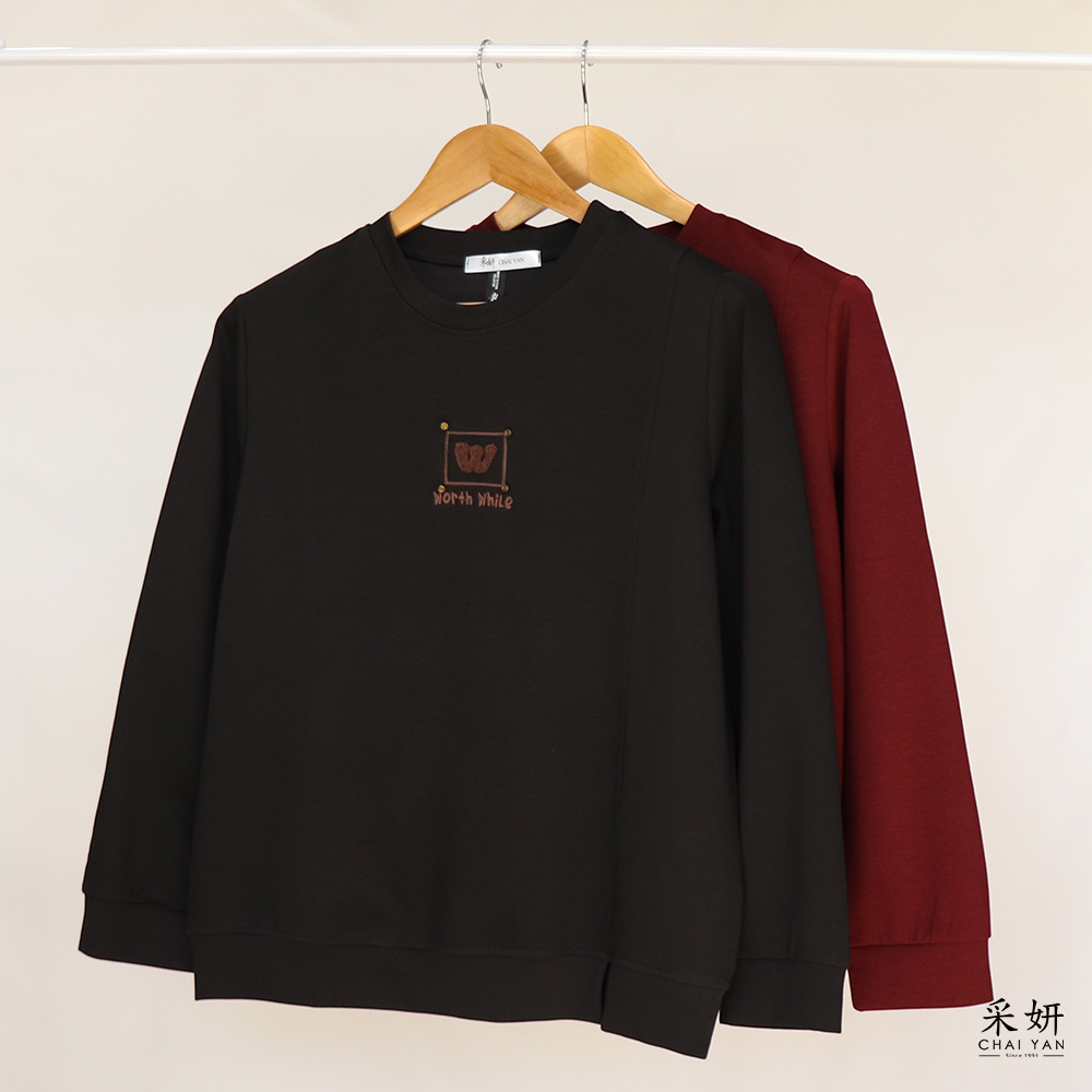 素色字母立體刺繡滑棉圓領長袖上衣