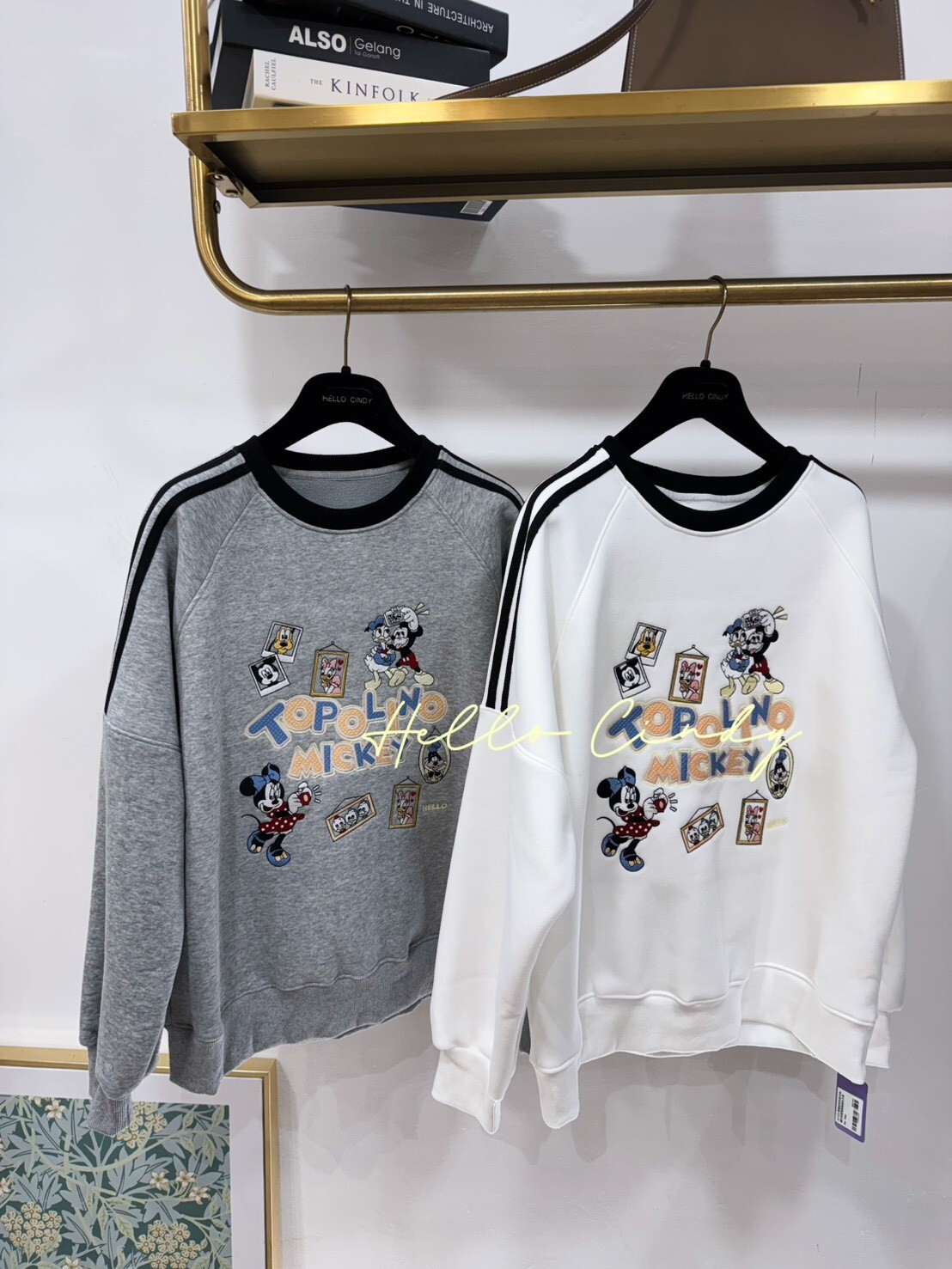 B11123 質感超好的美式刺繡米奇家族側條刷毛大學T