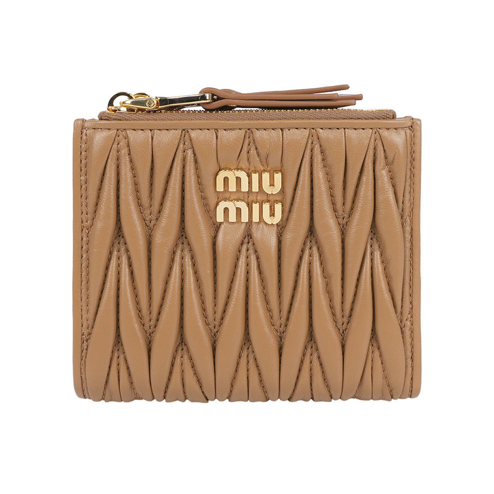 【Miu Miu】金字納帕軟皮拉鍊零錢袋釦式二折短夾(焦糖色)