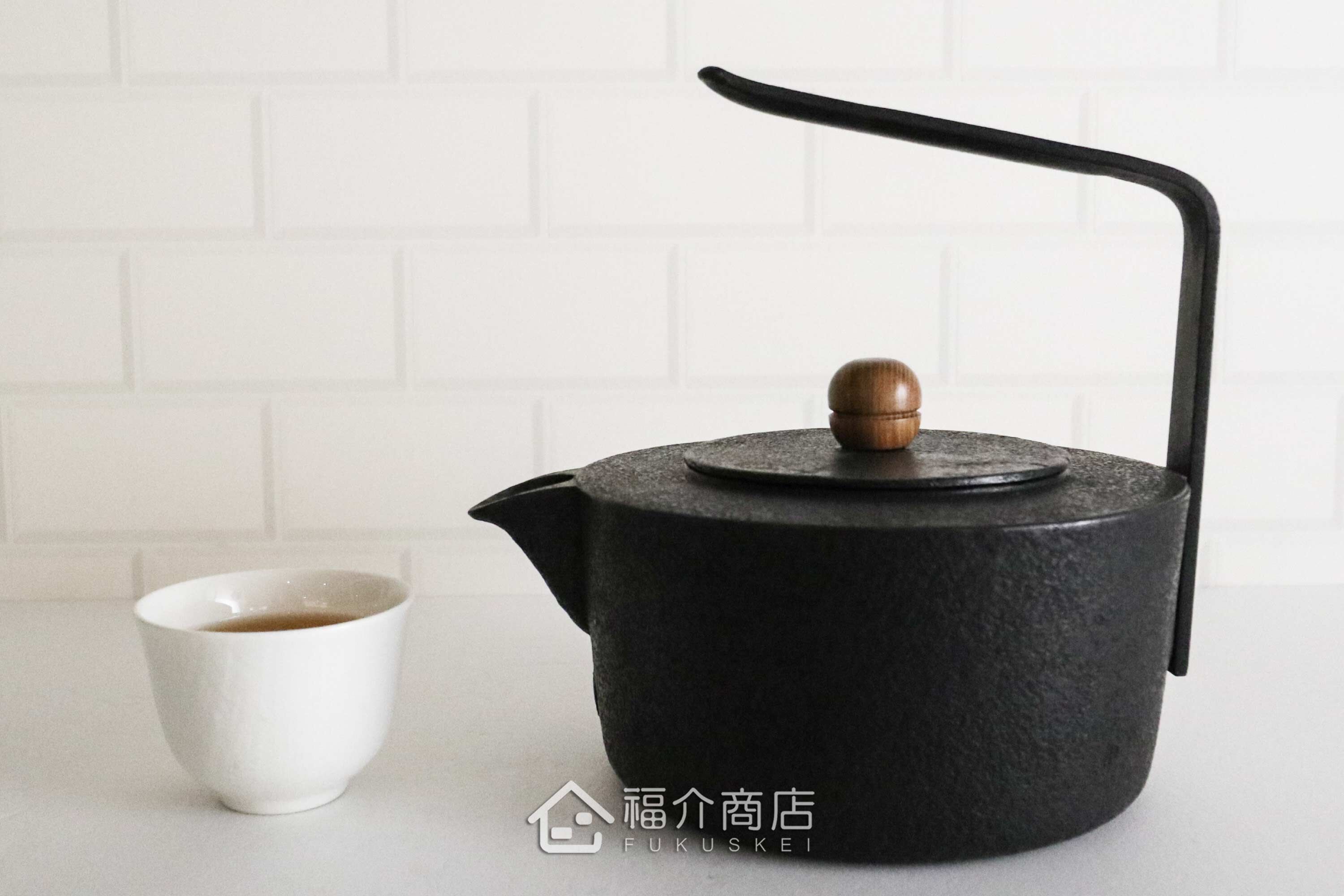 薰山工房所製作煮水泡茶用的鐵壺