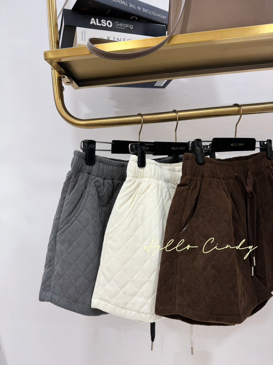 B11144 一定要買的冬季甜美感燈芯絨菱格顯瘦短褲